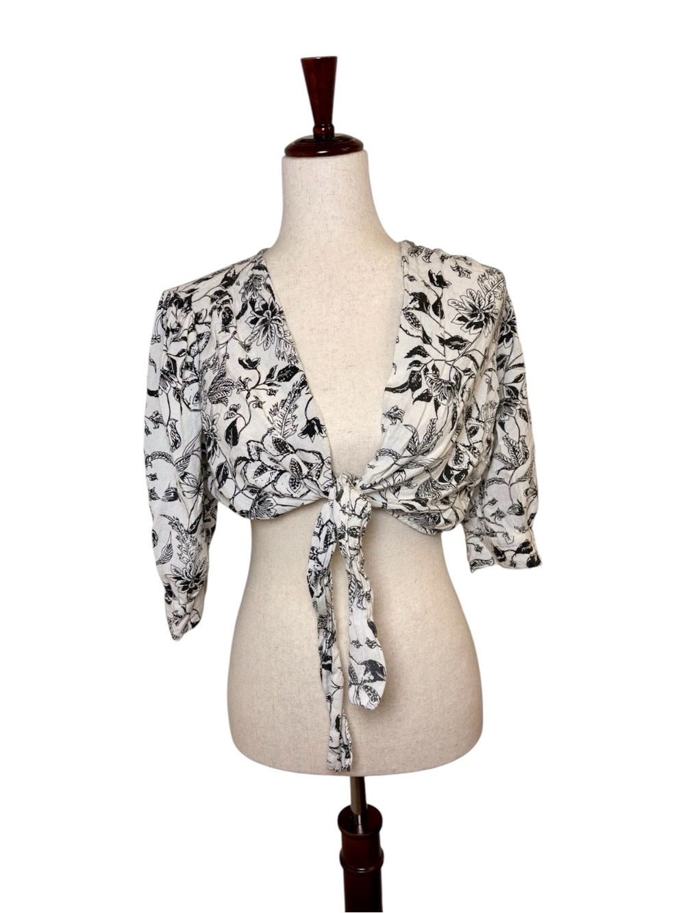 Japna Cream Black Floral Tie Front Crop Shrug Vacation Medium